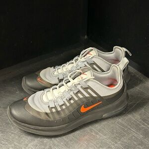 Nike Air Max Axis Size 7Y